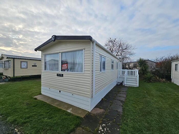 2 Bedroom Caravan For Sale In Cowden, Hull, HU11