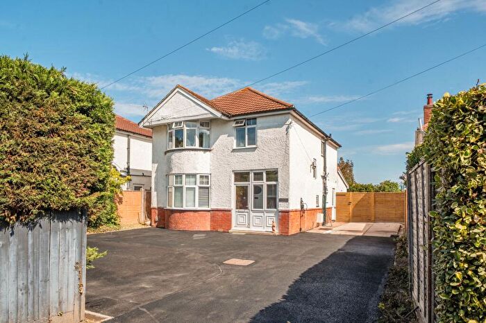 4 Bedroom Detached House For Sale In Hollow Lane, Hayling Island, PO11
