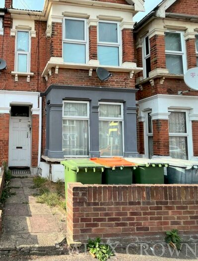 3 Bedroom Flat To Rent In Rectory Road, Ilford, E12