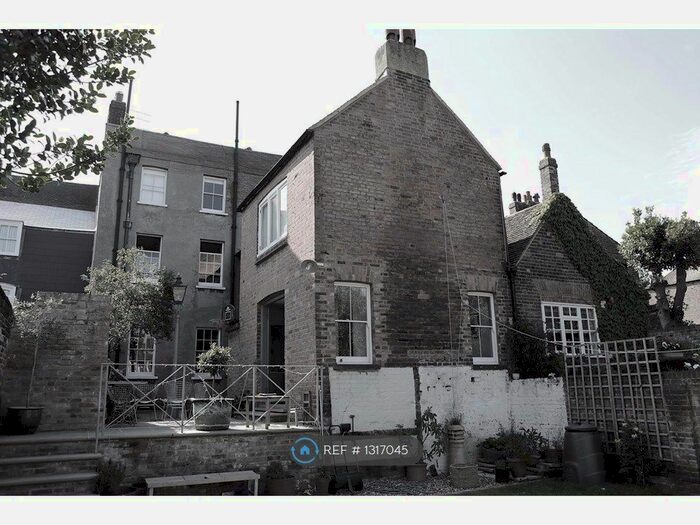 5 Bedroom Terraced House To Rent In Mansion Row, Gillingham ME7