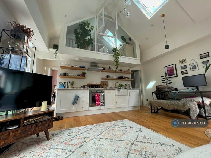 2 Bedroom Flat To Rent In Victoria Park Square, London, E2