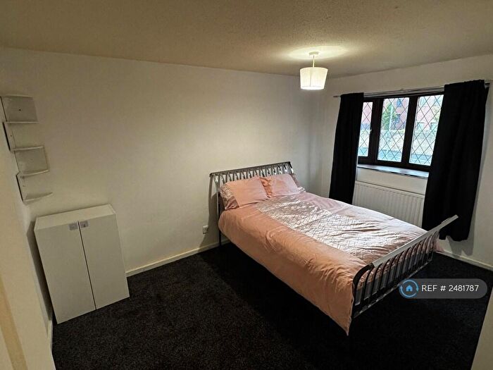 3 Bedroom Terraced House To Rent In St. Johns Road, Leeds, LS3