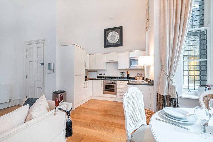 2 Bedroom Flat To Rent In Caxton Street, St James's Park, London, SW1H