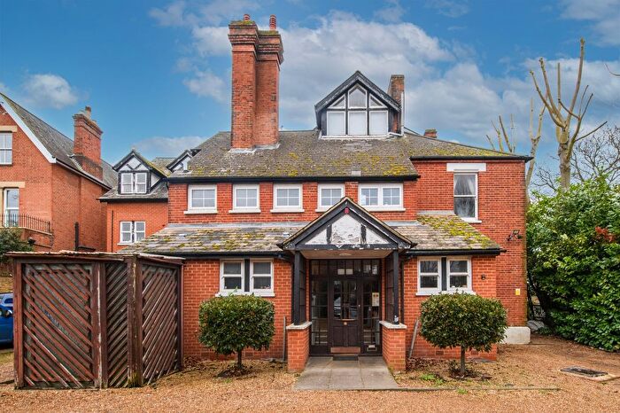 1 Bedroom Flat To Rent In Kew Road, Richmond, TW9