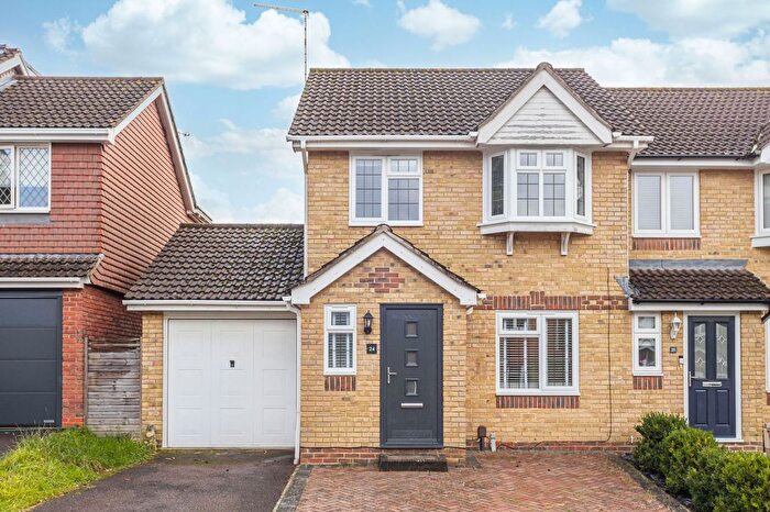 3 Bedroom Semi-Detached House To Rent In Hodgkin Close, Maidenbower, RH10