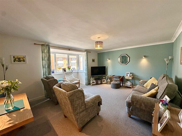 2 Bedroom Flat For Sale In Brassey Road, Bexhill-On-Sea, TN40