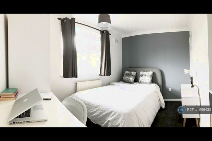 4 Bedroom Semi-Detached House To Rent In Ruskin Road, Norwich, NR4