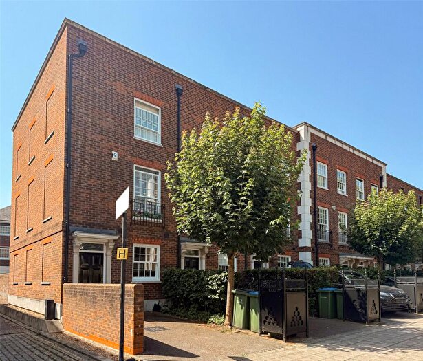 3 Bedroom Terraced House For Sale In Cadogan Road, Woolwich, SE18