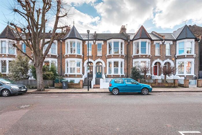 3 Bedroom Flat To Rent In Ossian Road, Finsbury Park, N4