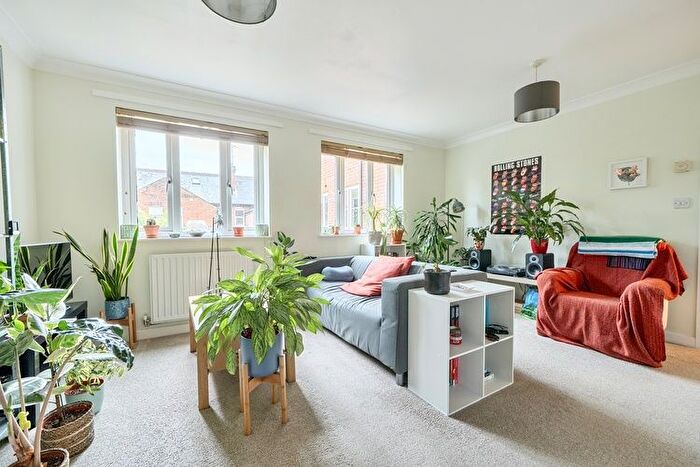 2 Bedroom Flat For Sale In East View Place, Reading, Berkshire, RG1