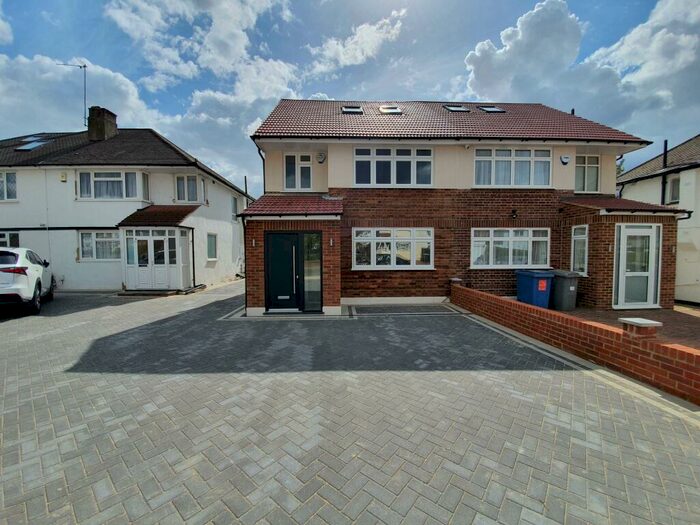 5 Bedroom House To Rent In Branksome Way, Harrow, HA3