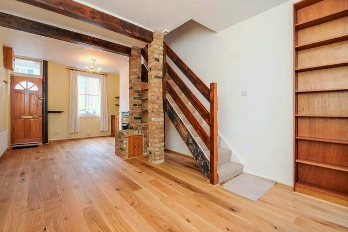 2 Bedroom Cottage To Rent In Albert Road, Richmond, TW10