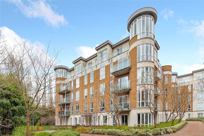 2 Bedroom Flat To Rent In Melliss Avenue, Richmond, TW9