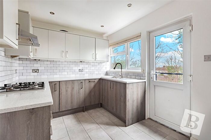 2 Bedroom Maisonette For Sale In Heath Park Court, Gidea Park, RM2