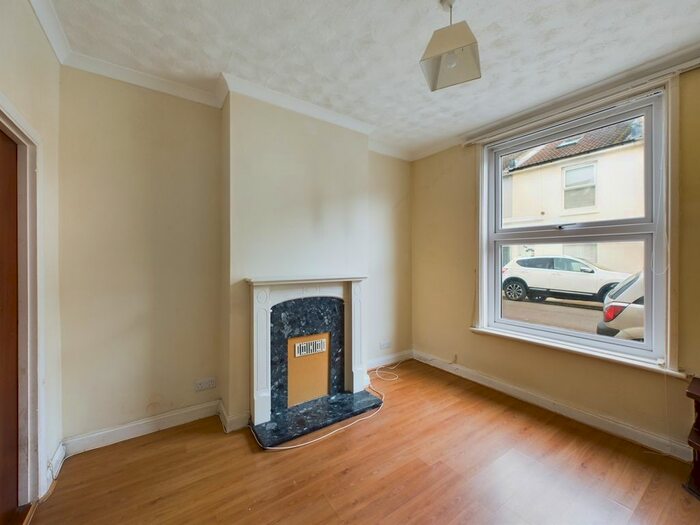 2 Bedroom Terraced House To Rent In Daulston Road, Portsmouth, PO1