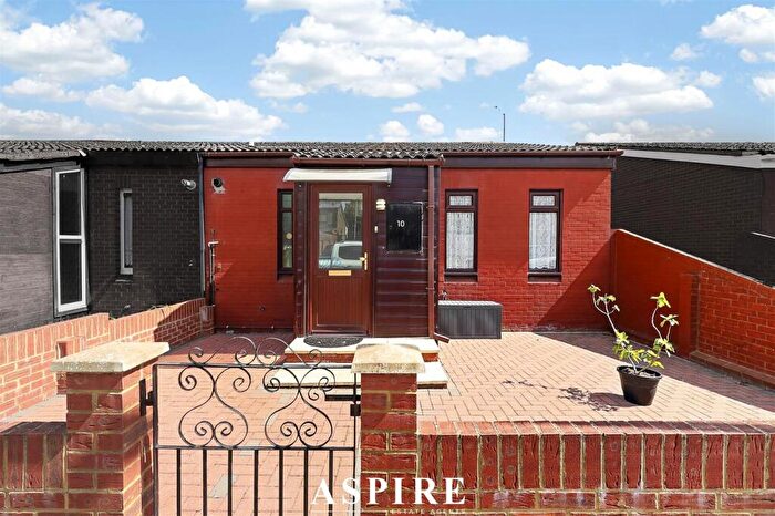 3 Bedroom Terraced House For Sale In Freshwater Drive, Basildon, SS16