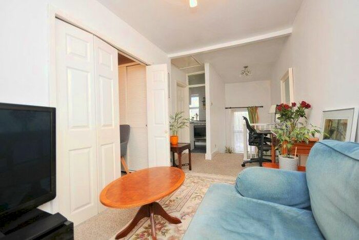 Studio To Rent In Croydon Road, London, SE20