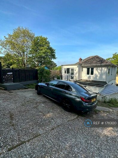 2 Bedroom Flat To Rent In Guest Avenue, Poole, BH12