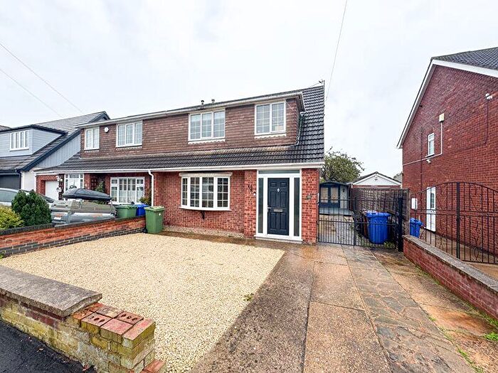 3 Bedroom Semi-Detached House For Sale In Sheraton Drive, Humberston, DN36
