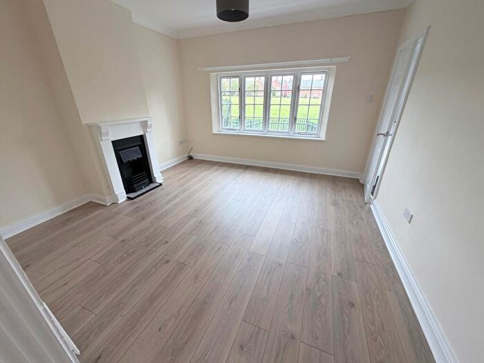 3 Bedroom Semi-Detached House To Rent In Model Village, Creswell, S80