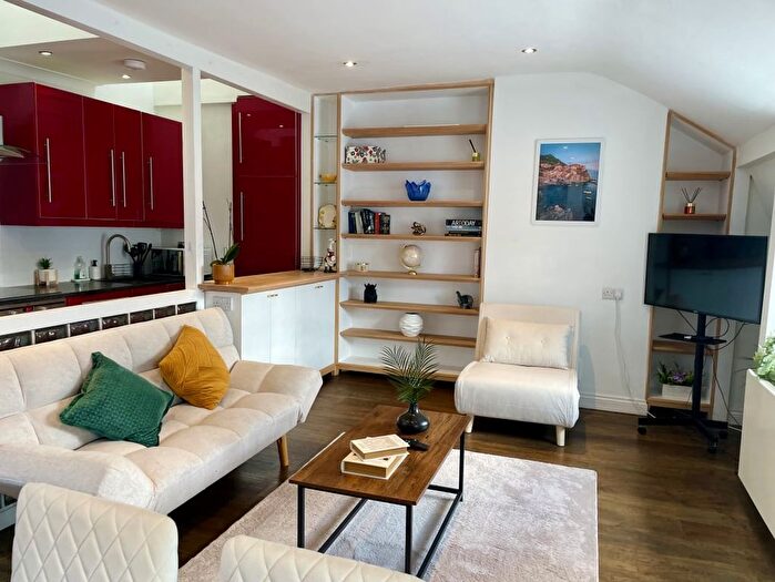 2 Bedroom Flat To Rent In Gloucester Terrace, London, W2