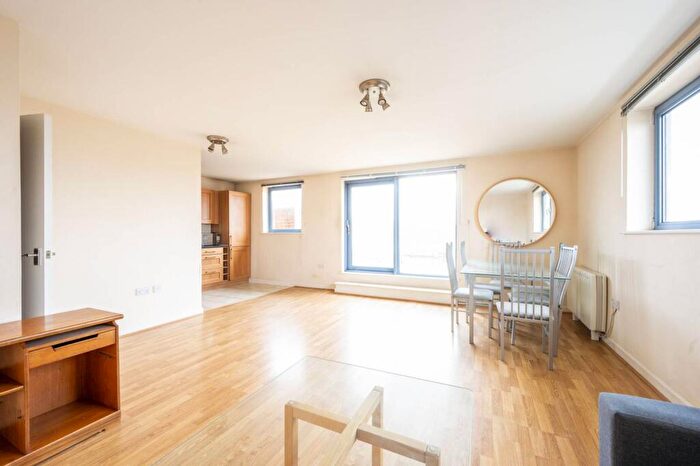 1 Bedroom Flat To Rent In Sherwood Gardens, Isle Of Dogs, London, E14