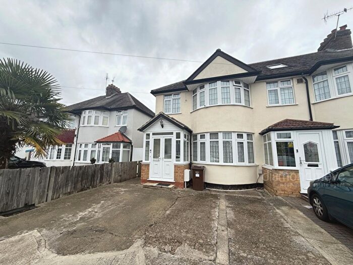 Semi-Detached House To Rent In Elmer Gardens, Isleworth, TW7