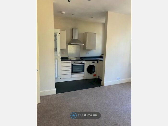 2 Bedroom Flat To Rent In Coronation Road, Southville, Bristol, BS3
