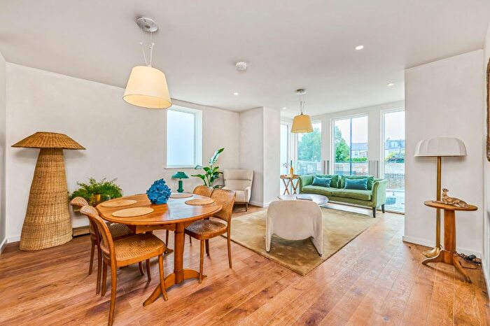 1 Bedroom Flat For Sale In Manor Park, Hither Green, London, SE13