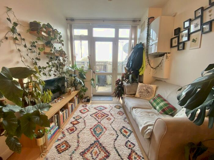 1 Bedroom Apartment To Rent In Parsons Mead, Abingdon-on-Thames, OX14