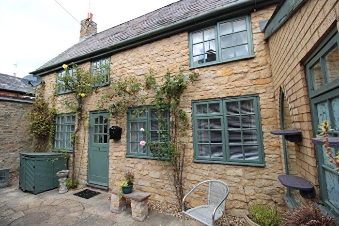 2 Bedroom Cottage For Sale In Weston Road, Olney, MK46