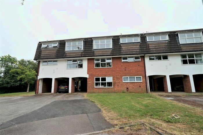 2 Bedroom Flat To Rent In Grasmere Way, Leighton Buzzard, LU7