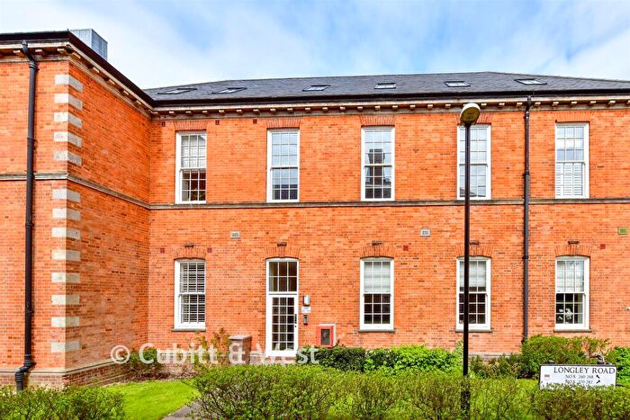 2 Bedroom Flat For Sale In Longley Road, Chichester, West Sussex, PO19