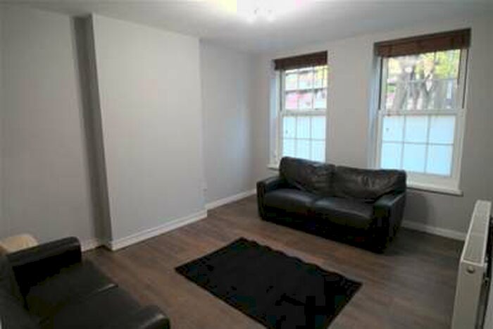 3 Bedroom Flat To Rent In Union Grove, Battersea SW8
