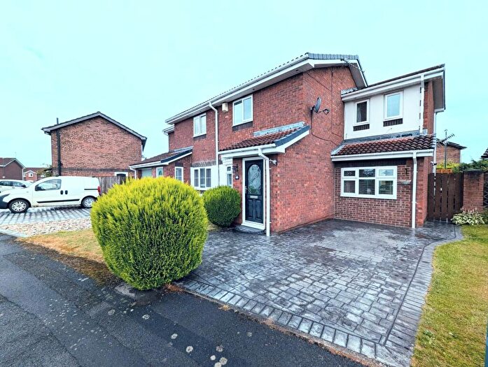 3 Bedroom Semi-Detached House For Sale In North Drive, Hebburn, NE31