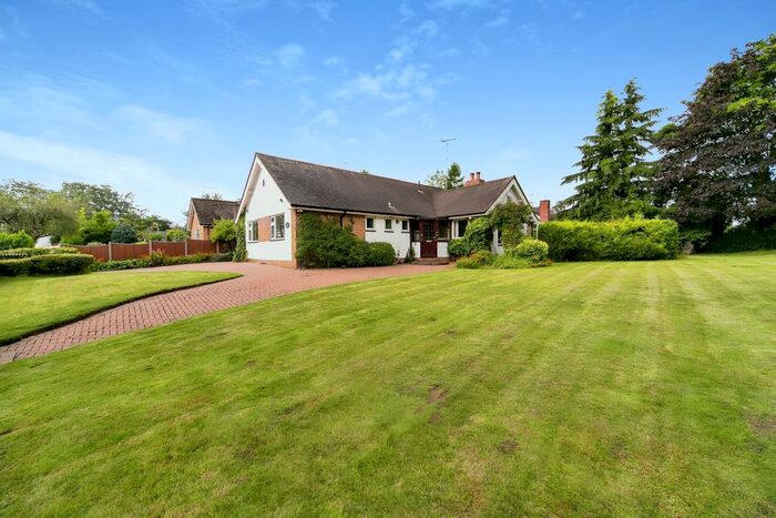 3 Bedroom Bungalow For Sale In Manor Park, Great Barrow, Chester, CH3