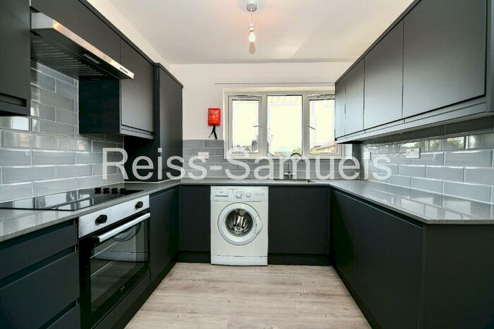 3 Bedroom Apartment To Rent In Ambassador Square, London, E14