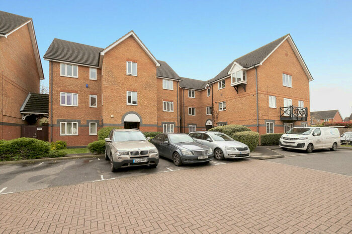 2 Bedroom Flat To Rent In Farthingale Court, Waltham Abbey, EN9