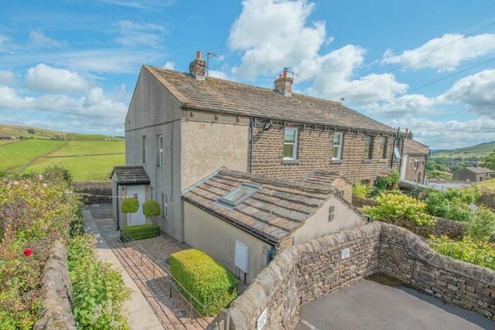 3 Bedroom End Of Terrace House For Sale In Park Lane Bottom, Cowling, BD22