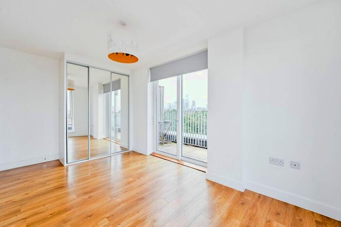 2 Bedroom Flat To Rent In Durant Street, Shoreditch, London, E2