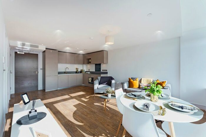 1 Bedroom Flat To Rent In Tolworth Tower, Ewell Road, Surbiton, KT6