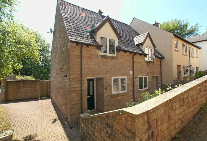 2 Bedroom End Of Terrace House To Rent In Bank Gardens, Matlock, DE4