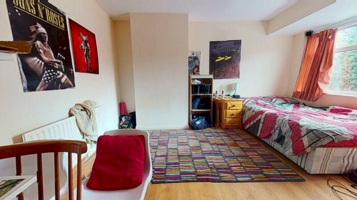 3 Bedroom Semi-Detached House To Rent In Newport View, Headingley, Leeds, LS6