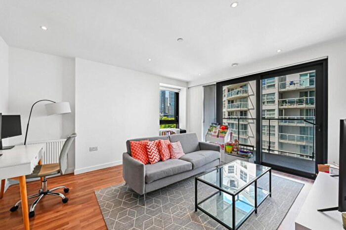 2 Bedroom Apartment To Rent In Yabsley Street, London, E14