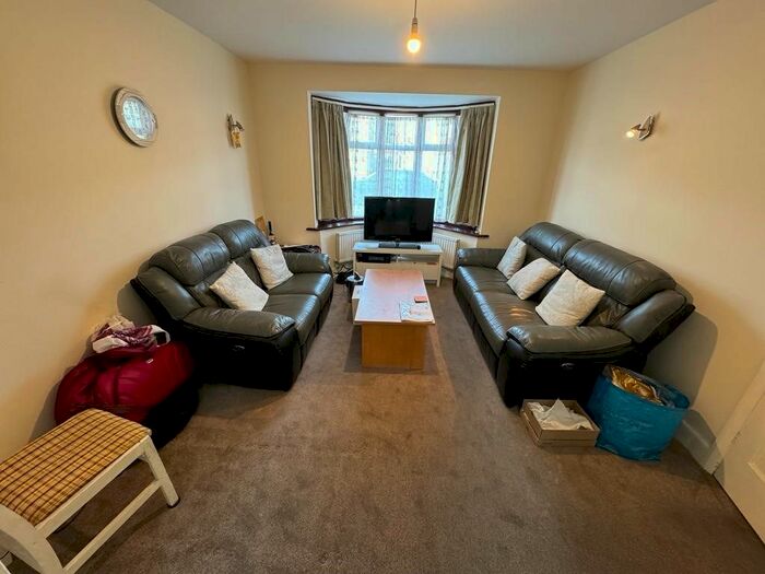 3 Bedroom Terraced House To Rent In Ash Grove, Hounslow, TW5