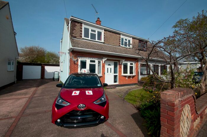 3 Bedroom Semi-Detached House To Rent In Boyce View Drive, Benfleet, SS7