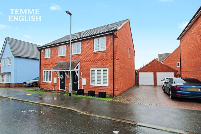 3 Bedroom Semi Detached House For Sale In Dulwich Avenue, Laindon, SS15