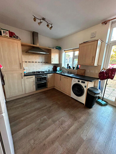 3 Bedroom Terraced House To Rent In Inglehurst Gardens, IG4