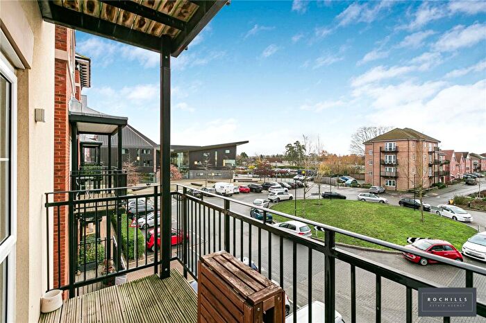 2 Bedroom Apartment For Sale In Bell Farm Way, Hersham, Walton-on-Thames, Surrey, KT12