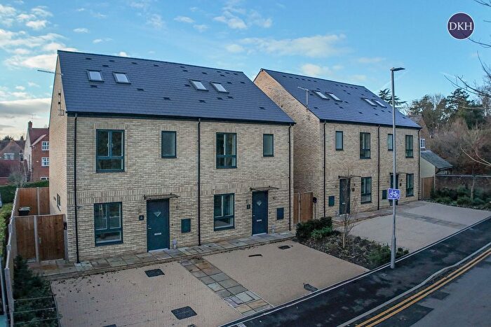 4 Bedroom Semi Detached House For Sale In Victoria Close, Rickmansworth, Hertfordshire, WD3